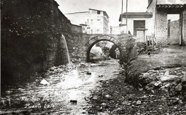 Asi se veia el acueducto de Bogota entre 1887-1914
Entre publico y privado